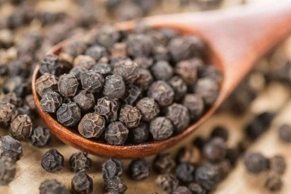 Black Pepper: Improve your Nutrition, Mood and Memory with a single Spice