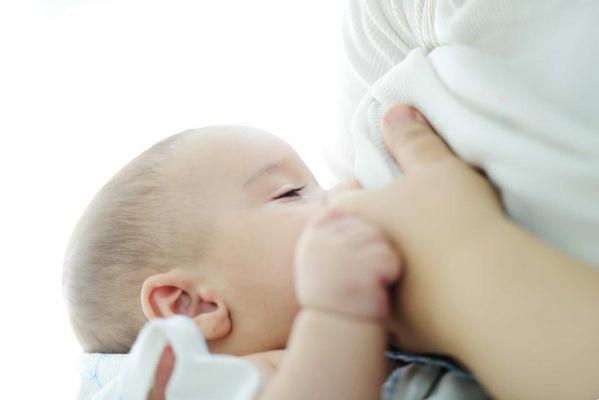 Paleta de leche materna alivia el dolor de los primeros dientes