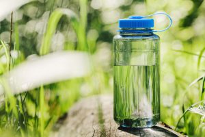 Botellas ecológicas que filtran el agua mientras bebes