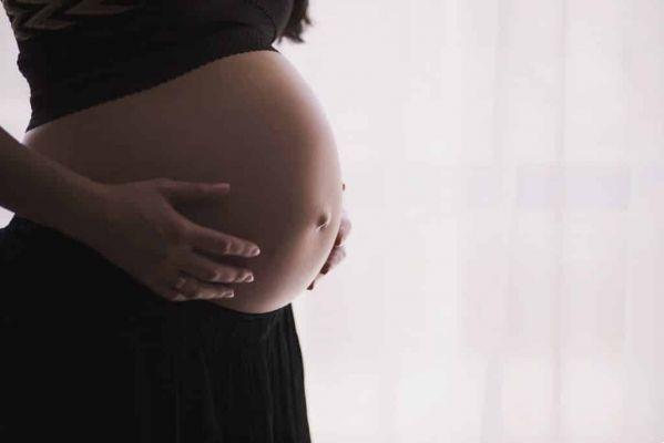 Ectopic pregnancy: symptoms and causes