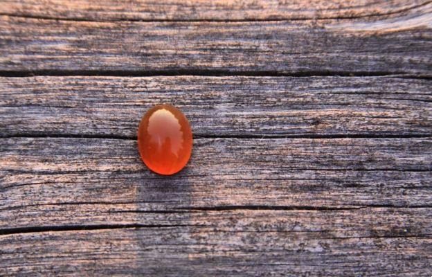 All about Carnelian Agate crystal