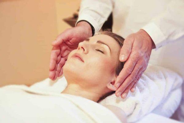 Holistic therapies that act in the treatment of autoimmune diseases