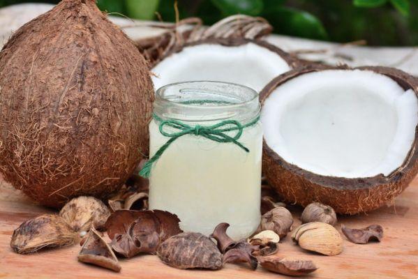 L'huile de coco : qu'est-ce que c'est, ses bienfaits et comment l'utiliser