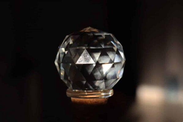 Multifaceted Crystal: Healing object to activate the energy of environments
