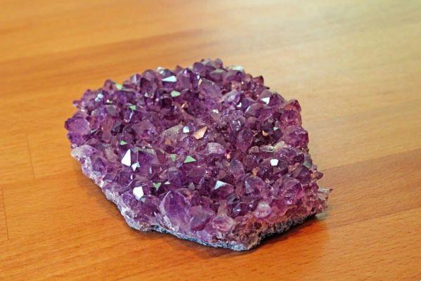 What is the energy of amethyst stone?