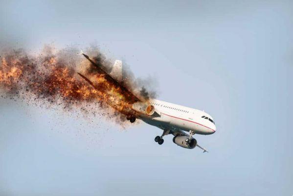 Dream of plane crashing and exploding