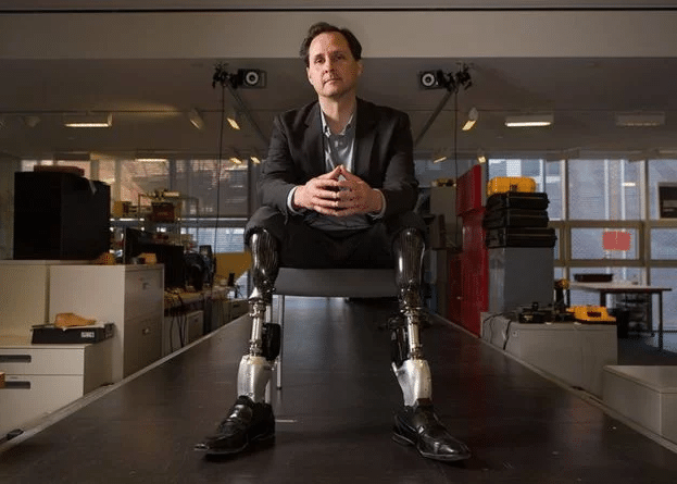 Exoskeletons: how they work, and what are their dangers and benefits