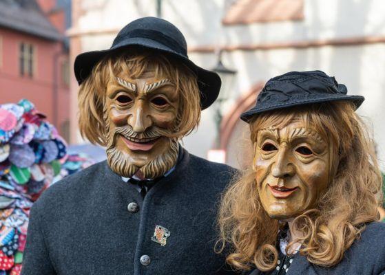 Les masques de carnaval peuvent avoir une signification psychologique