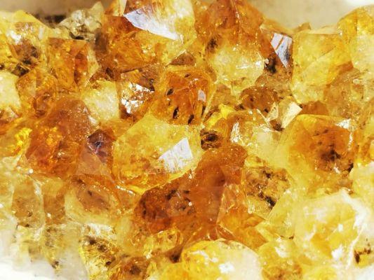 Citrine, the stone that attracts prosperity energies