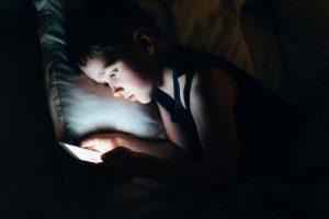 La maldición de la muñeca Momo: peligro de Internet para niños y adolescentes
